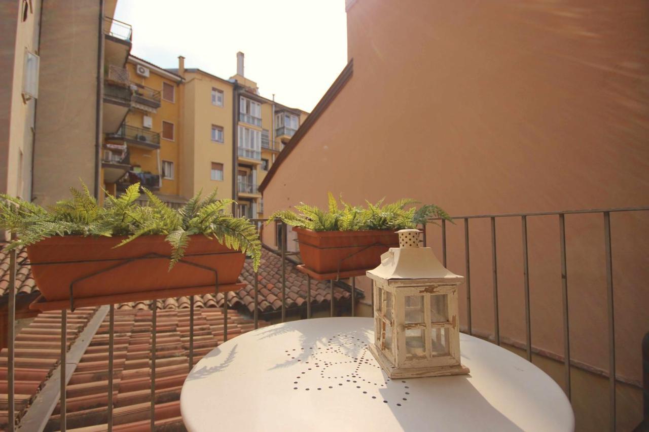 Case Vr Holiday Casa Di Mezzo Verona Exterior photo